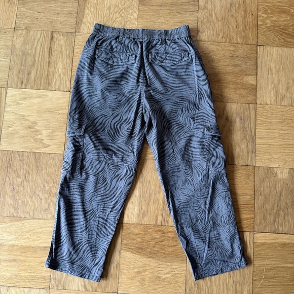 Pilcro Anthropologie Size 29 Zebra Print Cargo Pants Gray Utility Stretch Waist - Picture 2 of 13